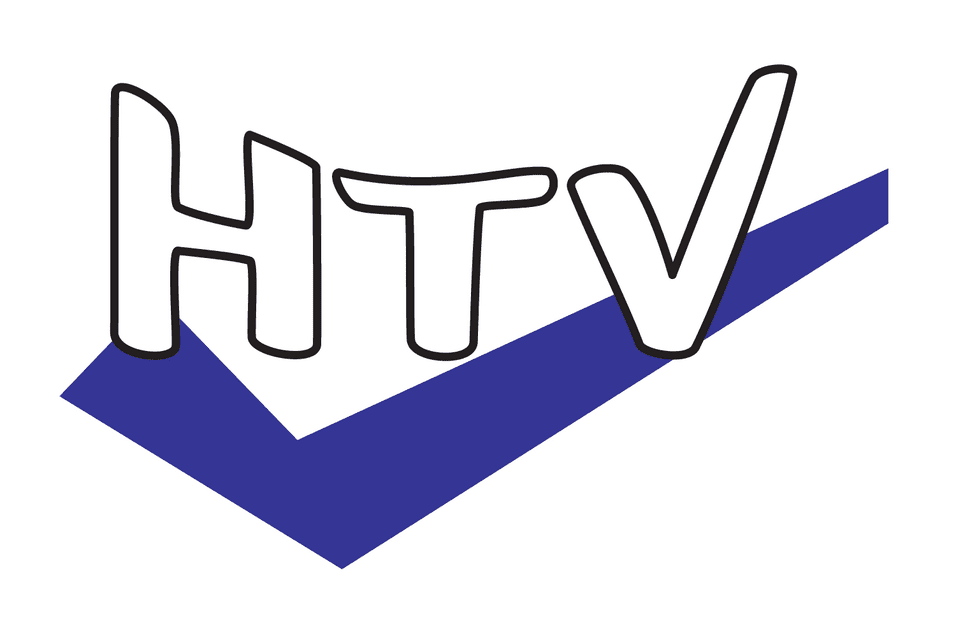 Logo des HTV mit stilisierten Buchstaben in Schwarz und blauer, diagonal verlaufender Linie.