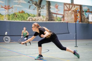 Zwei Badmintonspielerinnen